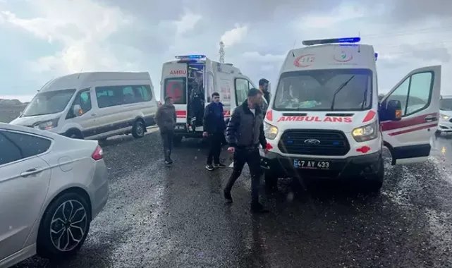 Mardin'de 3 aracın karıştığı kaza; 2'si ağır 8 yaralı