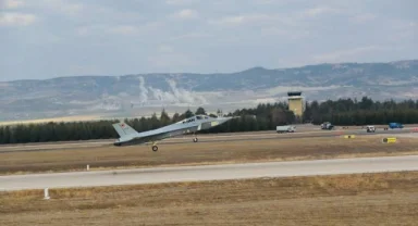 Milli muharip uçak KAAN, gökyüzüyle buluştu