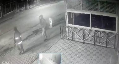 Pendik’te işe giden engelli genç ve babasına kurşun yağdırdılar