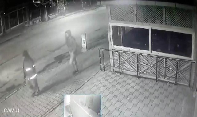 Pendik’te işe giden engelli genç ve babasına kurşun yağdırdılar