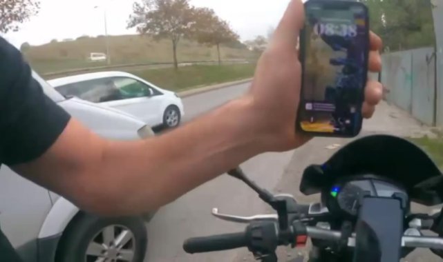 Pendik’te kendisine baktı diye motosikletliyi yolda sıkıştırdı