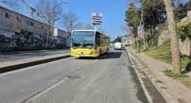 Sarıyer’de kazadan kaçarken ters yöne giren İETT otobüsü hafif ticari araçla kafa kafaya çarpıştı