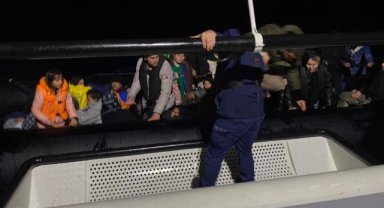 Sürüklenen göçmenlerin yardımına Sahil Güvenlik koştu