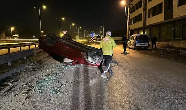 Takla atan otomobili bırakıp kaçtılar