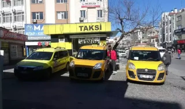 Taksi şoförü müşterisi tarafından bıçaklandı