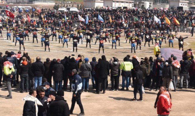 Türkiye'nin ünlü develeri Menemen'e geliyor