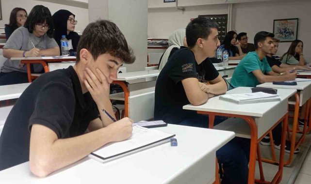 1 Nisan Pazartesi günü okullar tatil edildi