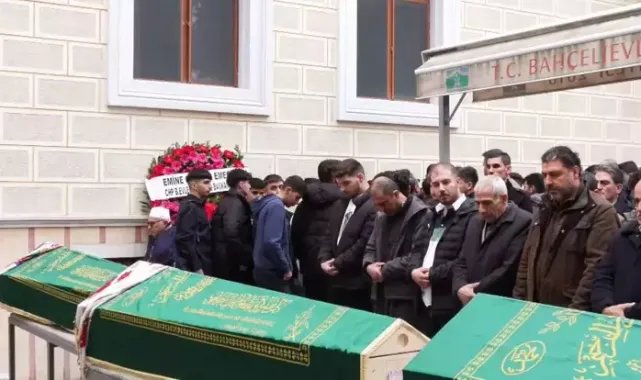 Anne ve kız kardeşini öldüren saldırganın tabutuna sırtlarını döndüler