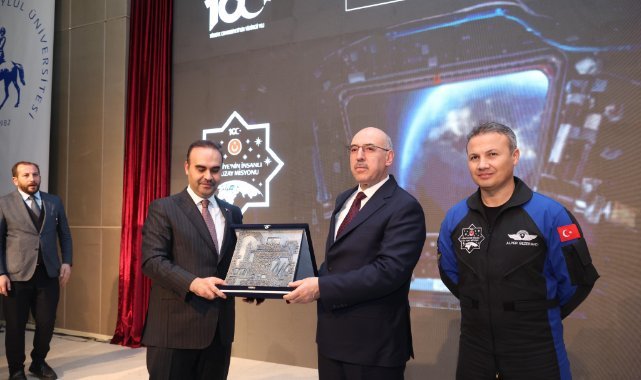 Bakan Kacır ilk Türk Astronot Gezeravcı DEÜ’lü gençlerle bir araya geldi