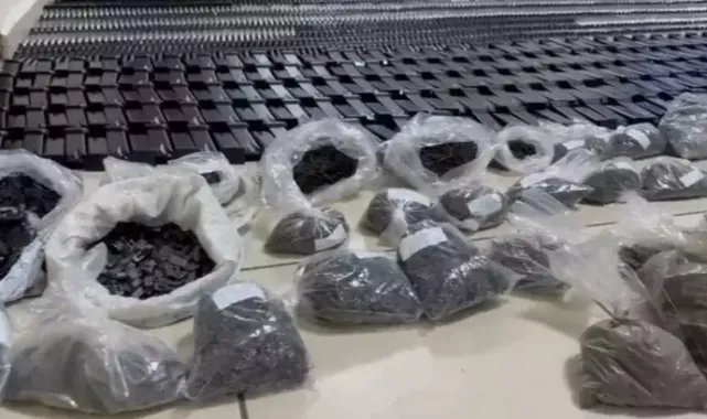 Balyoz ile kırılan duvarın içerisindeki gizli bölmede silah yapımında kullanılan malzemeler ele geçirildi
