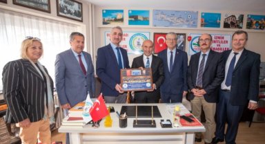 Başkan Soyer’den mübadillere ziyaret