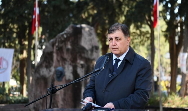 Başkan Tugay'dan Zübeyde Hanım'ın mezarı başında 8 Mart mesajı