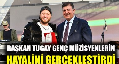 Başkan Tugay genç müzisyenlerin hayalini gerçekleştirdi: Müziğin yeni yıldızları İzmir'den çıkacak