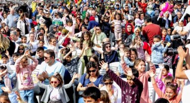 Bayraklılı çocuklar şenlikte buluştu