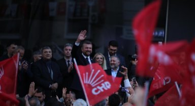 Buca'da miting gibi açılışlar