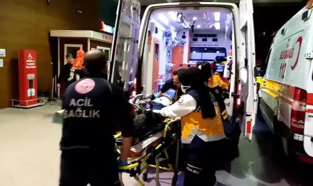 Bursa'da kaza yapan otomobillerden biri motosiklete çarptı