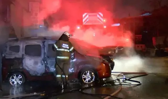 Bursa'da, oto tamirhanesinde çıkan yangın 4 araca sıçradı