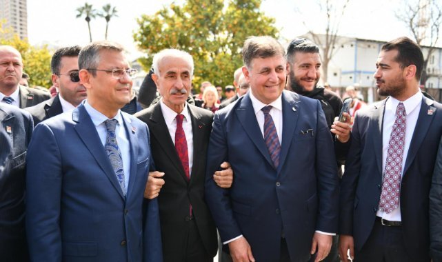 CHP Genel Başkanı Özel İzmir'den gençlere seslendi