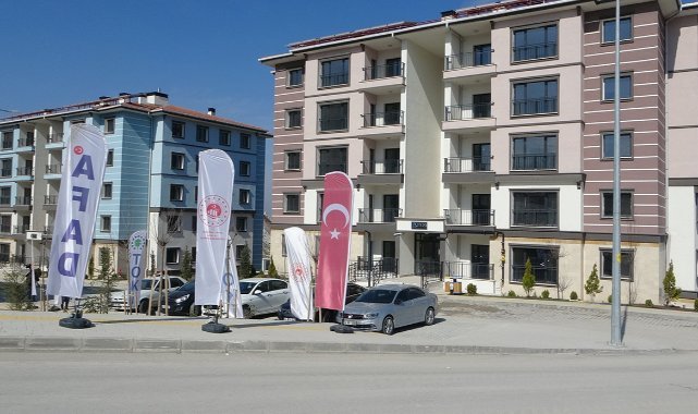 Depremzedeler konutlarına kavuşuyor