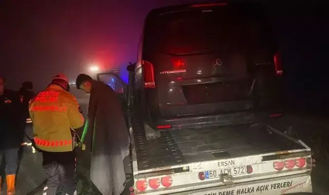 Destici'nin yaralandığı kazada hasar gören makam aracını taşıyan çekici yandı