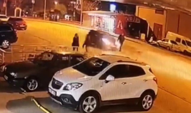 Edirne’de yayaya iki otomobil birden çarptı