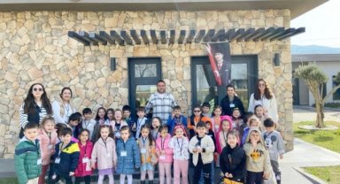 Efes Tarlası Yaşam Köyü çocukları toprakla buluşturuyor