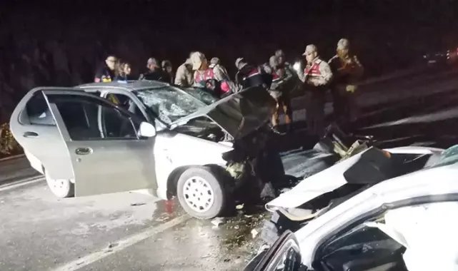 Gaziantep’te iki otomobil çarpıştı