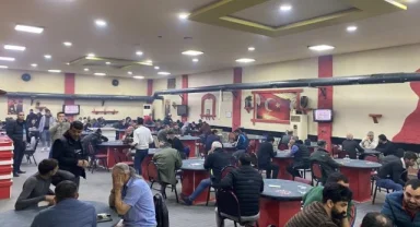 İzmir'de kumar baskını: 83 kişi yakalandı