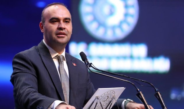 Kacır: Kendisini hayali cumhurbaşkanı yardımcısı ilan edip, 700 kilometre ötede mitingler yapıyordu