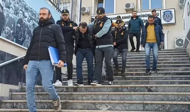 Kadıköy'de kuyumcu soygunu kamerada; 300 bin dolar değerinde takı çaldılar