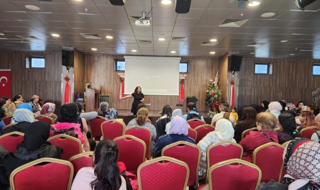 Kadınlar hem eğlendi hem bilgilendi