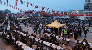 Kınık Belediyesi’nden hemşehrilerine 5000 kişilik iftar sofrası