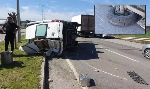 Lastiği patlayan minibüs devrildi, sürücü yaralandı