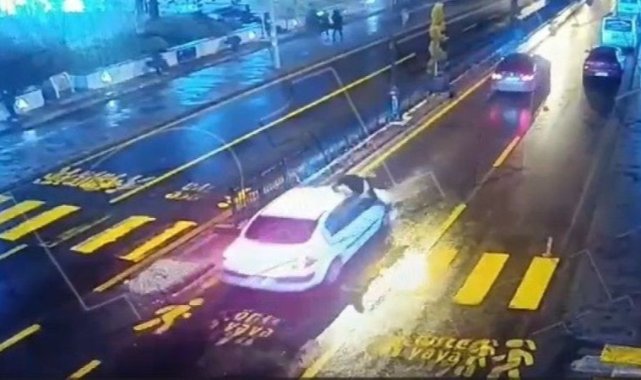 Para için canını tehlikeye attı, aracın önüne böyle atladı