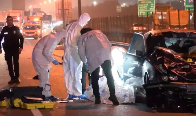 Pendik TEM Otoyolu'nda otomobil yayalara çarptı