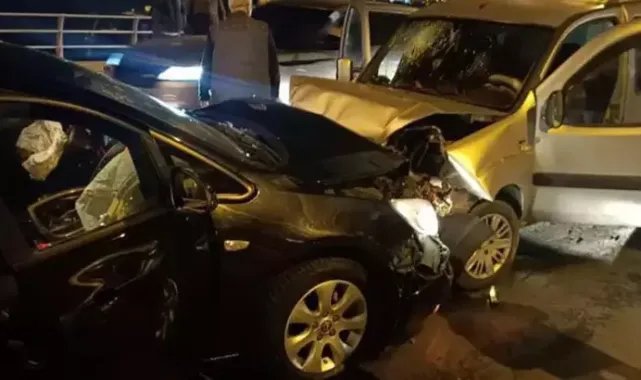 Sarıyer'de ters yola giren otomobil hafif ticari araçla kafa kafaya çarpıştı