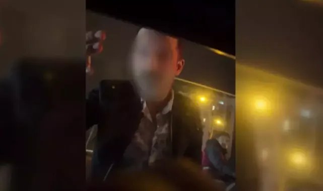 Taksicinin kendisine 'selektör' yapan otomobilin önünü kesip, sürücüye yumruk atmaya çalıştı