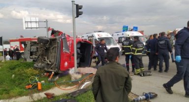Tekirdağ’da tır, yolcu minibüsüne çarptı: Ortalık savaş alanına döndü