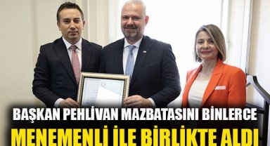 Başkan Pehlivan mazbatasını binlerce Menemenli ile birlikte aldı