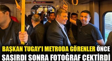Başkan Tugay'ı metroda görenler önce şaşırdı sonra fotoğraf çektirdi