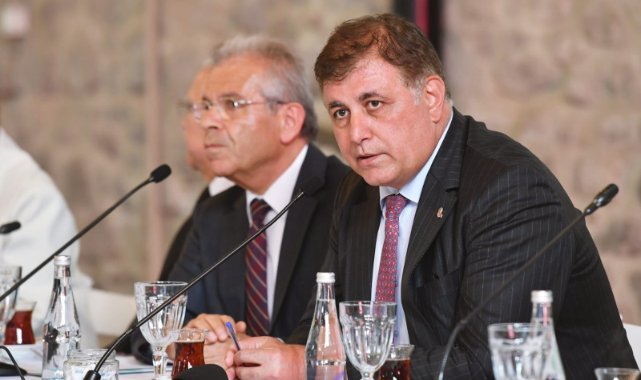 Başkan Tugay yeni dönemin ilk İEKKK toplantısında yol haritasını anlattı