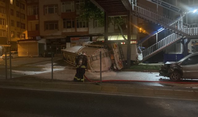 Benzin yüklü tanker kaza yaptı