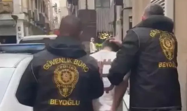 Beyoğlu'nda restoranda askeri üniforma ile servis yapan şüpheli tutuklandı