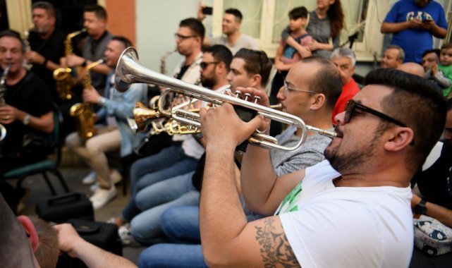 Çamdibi müzisyenlerinden mini konser
