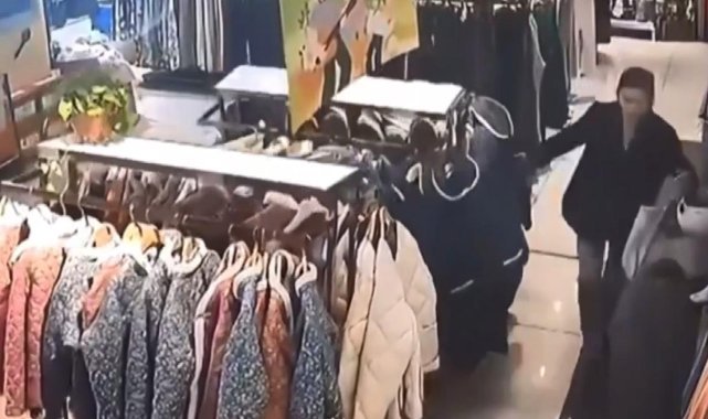 Çin’de AVM’nin zemini aniden çöktü: 2 yaralı