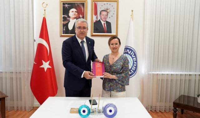 Egeli akademisyen Prof. Dr. Nazan Tuna Oran’ın editörleri arasında yer aldığı “Adli Ebelik” kitabı raflarda