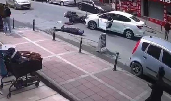 Esenyurt’ta kaza sonrasında ortalık boks ringine döndü