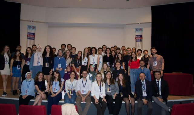 EÜ “1.Uluslararası, 4. Ulusal İntörn Hekimlik Kongresi”