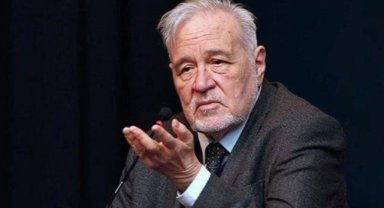 İlber Ortaylı THY uçağında rahatsızlandı: Sefer gecikmeli gerçekleşti