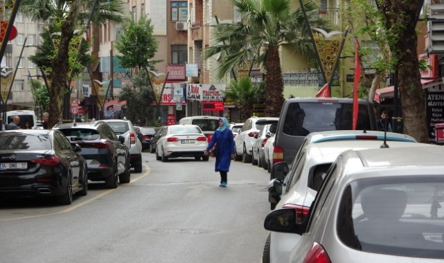 İstanbul’a çamur yağdı, araçların üstünde çamur kalıntıları oluştu